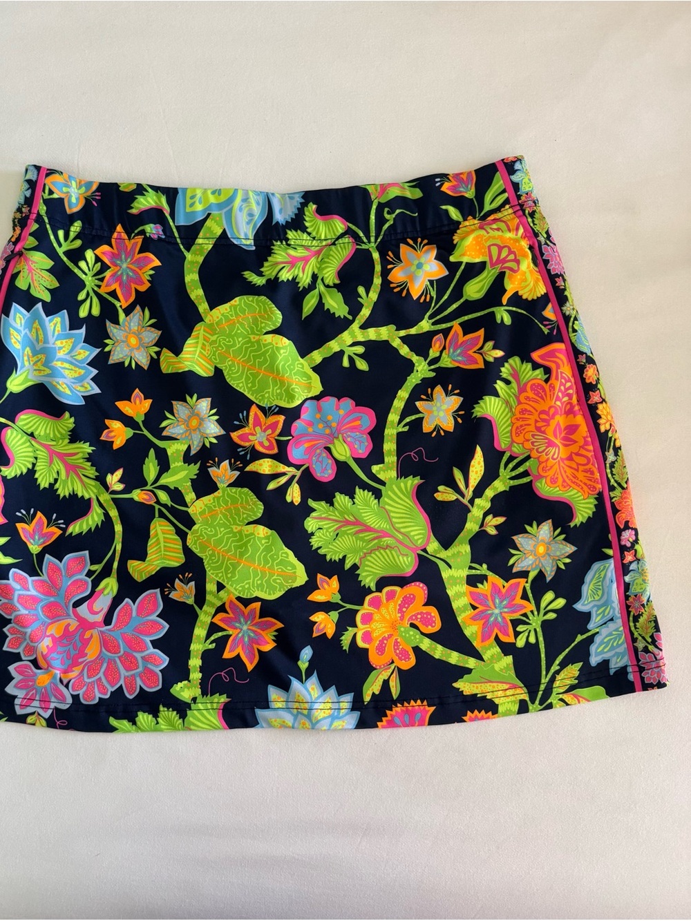Gretchen Scott skorts size XL. Beautiful print, high end workmanship.  EUC.